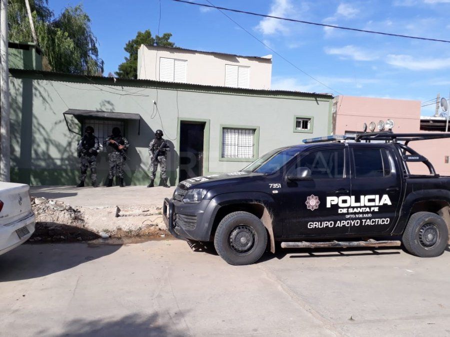 Cinco detenidos en dos allanamientos en Bº Sta. Rosa de Lima