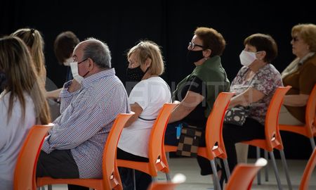 En la ciudad de Santa Fe el vacunatorio de La Esquina Encendida es uno de los que mayor demanda registra. En la ciudad de Santa Fe el vacunatorio de La Esquina Encendida es uno de los que mayor demanda registra.