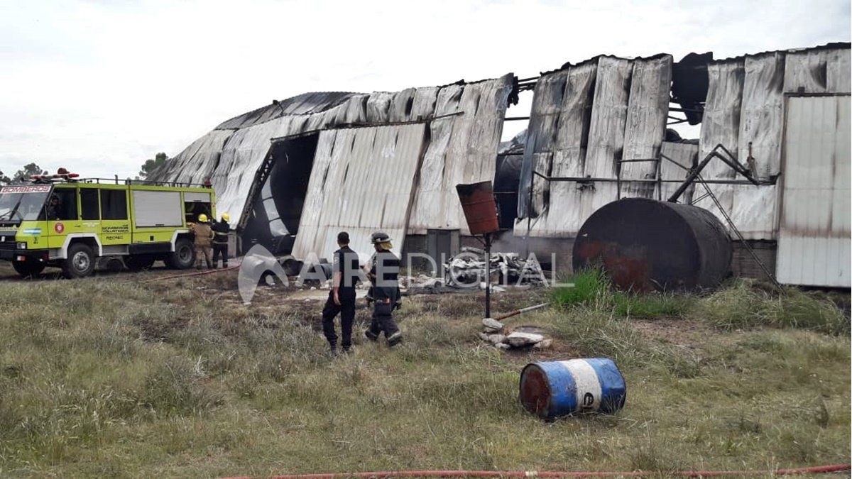 As&iacute; qued&oacute; el galp&oacute;n de la empresa Wenten luego del incendio de ayer.