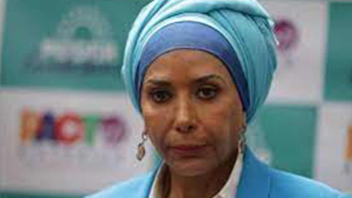 Su carrera política estuvo marcada por su labor durante los mandatos de Álvaro Uribe (2002-2010), siendo una figura clave en las negociaciones para la liberación de secuestrados en poder de las FARC. Su carrera política estuvo marcada por su labor durante los mandatos de Álvaro Uribe (2002-2010), siendo una figura clave en las negociaciones para la liberación de secuestrados en poder de las FARC.