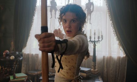 Millie Bobby Brown en Enola Holmes Millie Bobby Brown en Enola Holmes