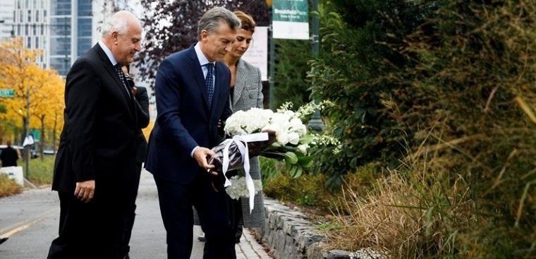 El homenaje de Macri y Lifschitz a las víctimas en el lugar del atentado