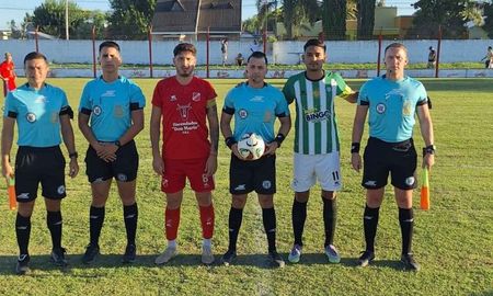 Sanjustino y Atlético María Grande definen en el Coloso del Oeste. Foto: Rodrigo Müller. Sanjustino y Atlético María Grande definen en el Coloso del Oeste. Foto: Rodrigo Müller.