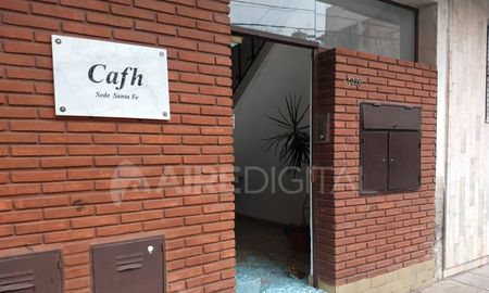 el dia de los vidrios rotos: vandalizaron un colectivo, un negocio y un edificio el dia de los vidrios rotos: vandalizaron un colectivo, un negocio y un edificio