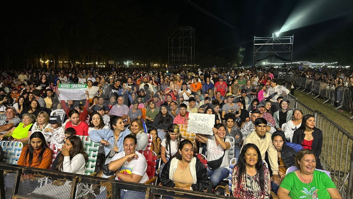 Este sábado y domingo en la Sociedad Rural de Hersilia se realizó una nueva edición de la Fiesta de la Confraternidad Departamental de San Cristóbal. Se presentaron importantes artistas. Este sábado y domingo en la Sociedad Rural de Hersilia se realizó una nueva edición de la Fiesta de la Confraternidad Departamental de San Cristóbal. Se presentaron importantes artistas.