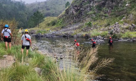Lo vieron entrar al río con los hijos pero nunca lo vieron salir. Lo vieron entrar al río con los hijos pero nunca lo vieron salir.