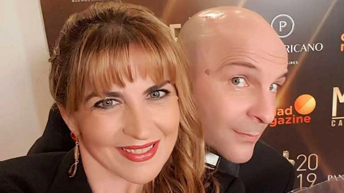 El periodista especializado en cine y la integrante de Bendita lo comunicaron a través de sus redes sociales. &nbsp;