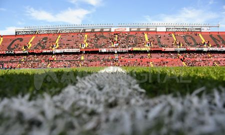 El campo de juego del estadio de Colón será protegido con un sistema especial de baldosas plásticas para evitar daños durante el recital de La Renga. El campo de juego del estadio de Colón será protegido con un sistema especial de baldosas plásticas para evitar daños durante el recital de La Renga.