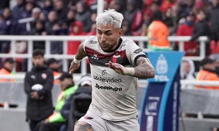 Damián Batallini, en el partido de Colón frente a Independiente. Damián Batallini, en el partido de Colón frente a Independiente.