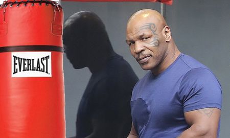 El combate entre Tyson y Roy Jones Jr. fue postergado para el 28 de noviembre. El combate entre Tyson y Roy Jones Jr. fue postergado para el 28 de noviembre.