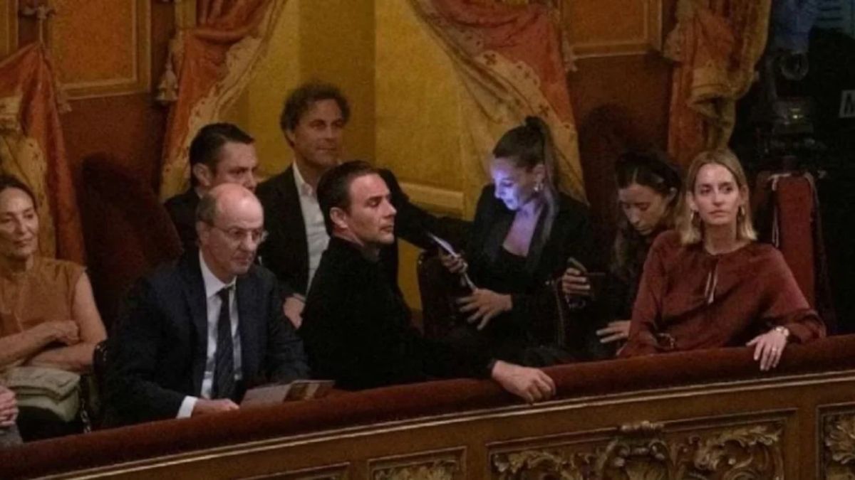 Tras su separación de Roberto García Moritán, Pampita fue al Teatro Colón junto a Martín Pepa. Tras su separación de Roberto García Moritán, Pampita fue al Teatro Colón junto a Martín Pepa.