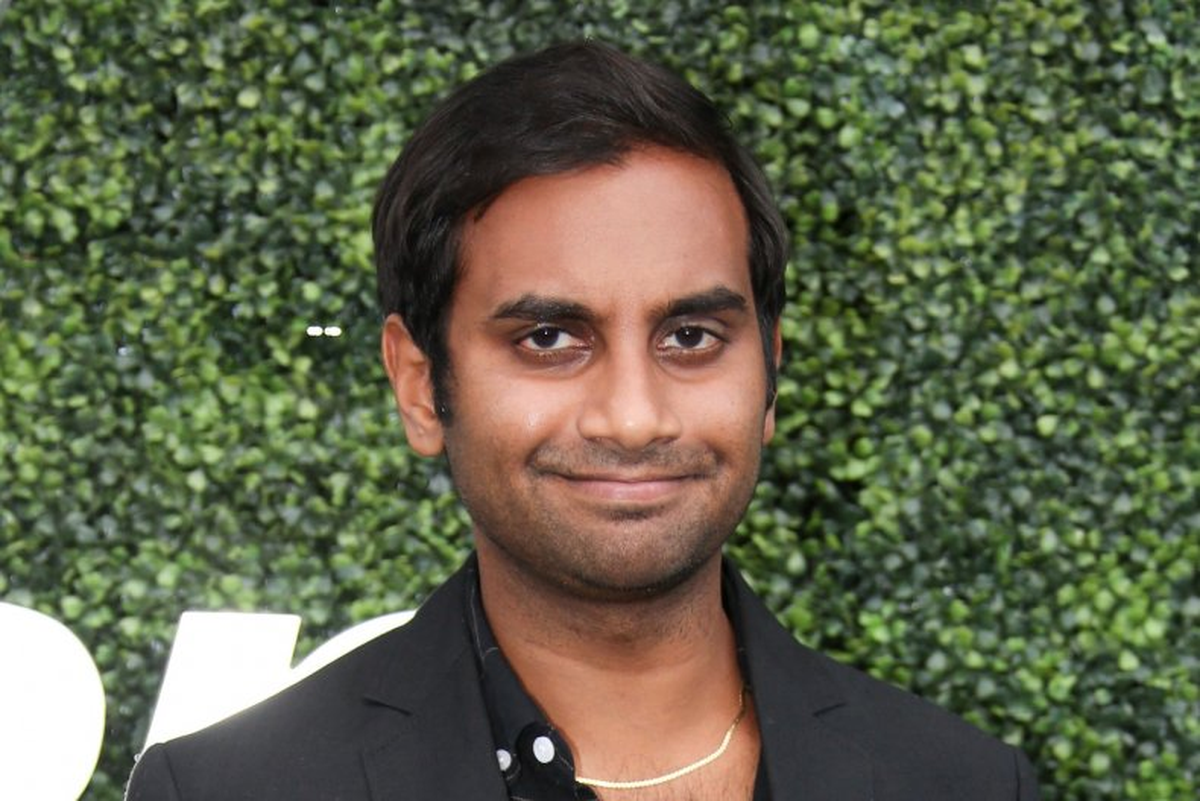 Aziz Ansari es el productor, guionista, director y actor de la película
