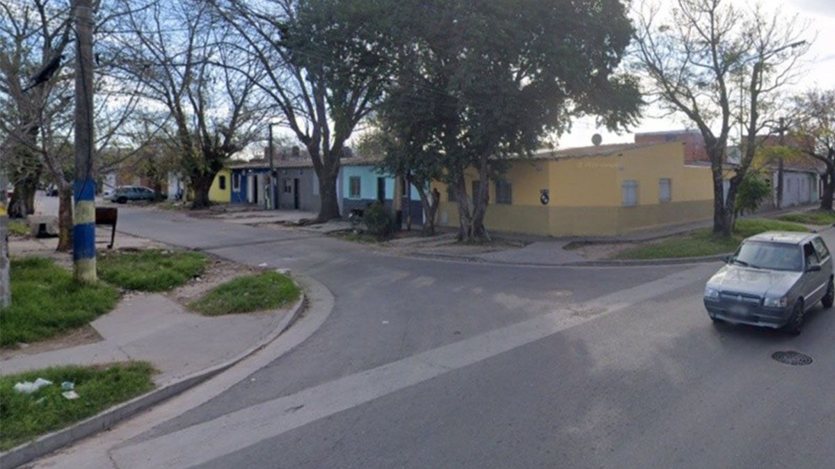 Los vecinos de la zona dieron datos sobre la vestimenta del atacante de vestimenta y de la bicicleta en la que se trasladaba.