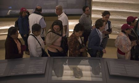 exhiben por primera vez manuscrito del mar muerto con la historia de noe en primera persona exhiben por primera vez manuscrito del mar muerto con la historia de noe en primera persona