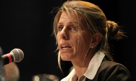 Investiga a los impulsores de la operatoria y busca determinar si actuaron con “información privilegiada”; disputa por el control del expediente judicial. Investiga a los impulsores de la operatoria y busca determinar si actuaron con “información privilegiada”; disputa por el control del expediente judicial.