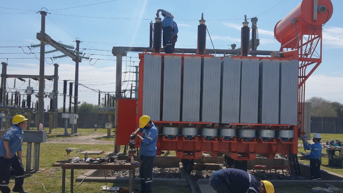 Colocaron un nuevo transformador de 30 megavatios en el norte de la ciudad que amplía la oferta energética a ás de 25.000 viviendas.