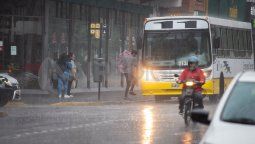 altText(Temporal en Santa Fe: colectivos en funcionamiento parcial y con posibles interrupciones)}