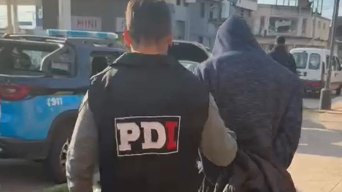 Uno de los detenidos es un hombre de 36 años que fue puesto a disposición de la Fiscalía. 