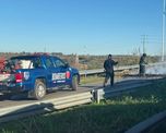 Mientras se realizaban los trabajos de limpieza, la bajada de Circunvalación Oeste hacia Teniente Loza permanecía cerrada para quienes circulaban desde el sur hacia el norte.