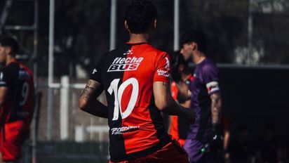 Un futbolista de Colón se despidió tras 11 años en el club: 