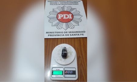 Hallaron 44 gramos de cocaína alojados en cápsulas, dentro de las partes íntimas de una mujer, que estaba de visita en la cárcel de Coronda. Hallaron 44 gramos de cocaína alojados en cápsulas, dentro de las partes íntimas de una mujer, que estaba de visita en la cárcel de Coronda.