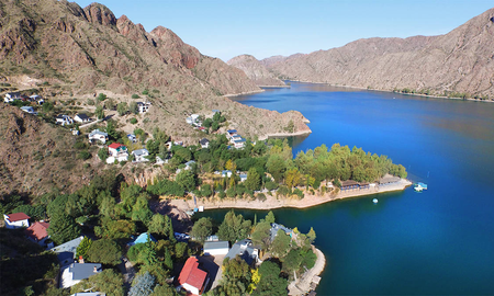 Mendoza: una familia se fotografiaba en el lago Los Reyunos, pero fueron arrastrados y uno de los nenes murió Mendoza: una familia se fotografiaba en el lago Los Reyunos, pero fueron arrastrados y uno de los nenes murió