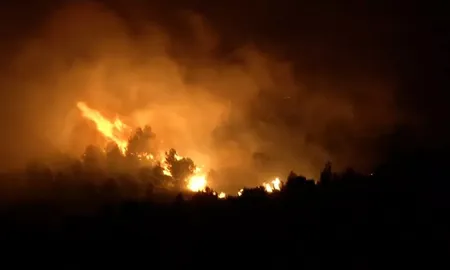 Los incendios se extienden por la isla de Sicilia, sur de Italia. Los incendios se extienden por la isla de Sicilia, sur de Italia.