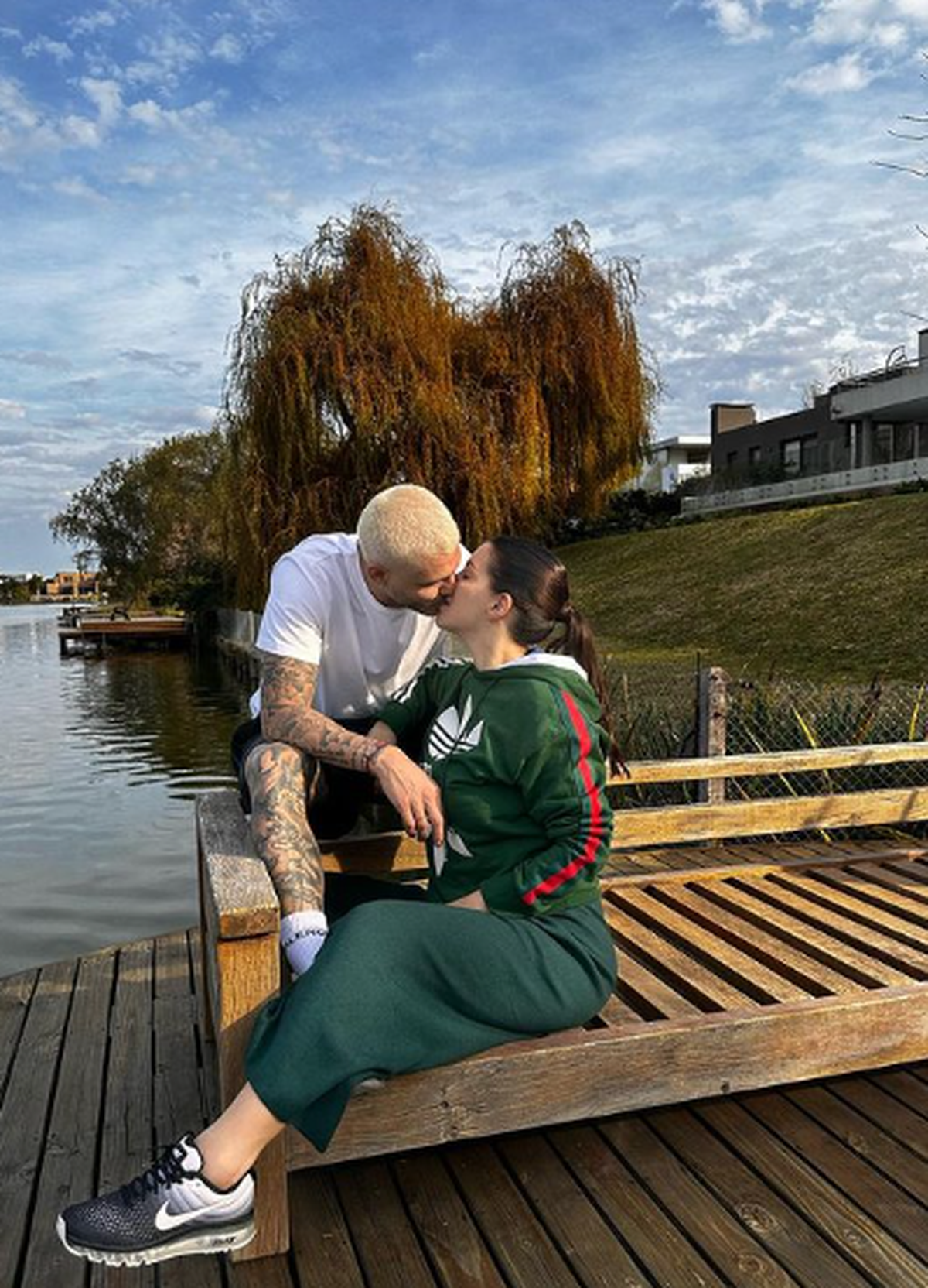 Wanda Nara y Mauro Icardi posaron para las redes sociales y aseguraron que están más juntos que nunca. Wanda Nara y Mauro Icardi posaron para las redes sociales y aseguraron que están más juntos que nunca. 