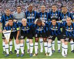 Los once del Inter que consiguieron el título en Madrid; Julio César, Maicon, Lúcio, Walter Samuel, Cristian Chivu; Javier Zanetti, Esteban Cambiasso, Wesley Sneijder; Goran Pandev; Samuel Etoo y Diego Milito. Los once del Inter que consiguieron el título en Madrid; Julio César, Maicon, Lúcio, Walter Samuel, Cristian Chivu; Javier Zanetti, Esteban Cambiasso, Wesley Sneijder; Goran Pandev; Samuel Etoo y Diego Milito.