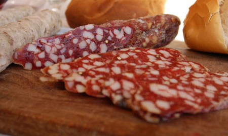 Escapada cerca de Buenos Aires a una localidad con la Fiesta del Chorizo Seco. Escapada cerca de Buenos Aires a una localidad con la Fiesta del Chorizo Seco.