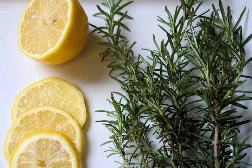 Cómo hacer shampoo con romero y limón para fortalecer el cabello