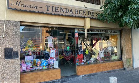 El 17 de diciembre de 1934, hace 88 años, en la ciudad de Santa Fe abrió el comercio que todavía mantiene sus puertas abiertas. El 17 de diciembre de 1934, hace 88 años, en la ciudad de Santa Fe abrió el comercio que todavía mantiene sus puertas abiertas.