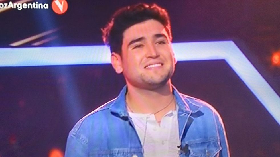 El participante de La Voz Argentina cantó "Desconocidos" de Mau y Ricky.