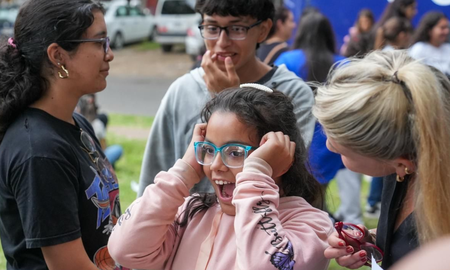 El acceso a lentes no solo resuelve una necesidad de salud, sino que impacta directamente en la vida cotidiana. El acceso a lentes no solo resuelve una necesidad de salud, sino que impacta directamente en la vida cotidiana.