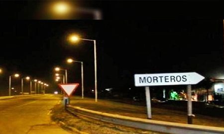 Covidiota organizó una fiesta clandestina multitudinaria en su casa y le robaron las valiosas joyas de la madre Covidiota organizó una fiesta clandestina multitudinaria en su casa y le robaron las valiosas joyas de la madre