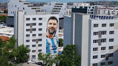 Lionel Messi y otro mural gigante en Albania: 30 metros de altura