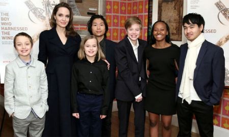 Angelina Jolie denuncia que médicos han sido racistas con sus hijos. Angelina Jolie denuncia que médicos han sido racistas con sus hijos.