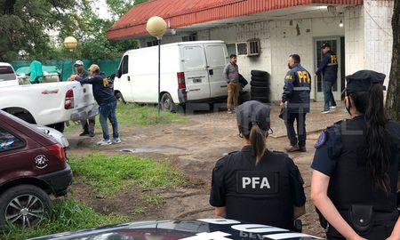Por el caso, los investigadores de la Policía Federal también allanaron la sede de la Brigada de Drogas donde trabajaba Rodrigo. Por el caso, los investigadores de la Policía Federal también allanaron la sede de la Brigada de Drogas donde trabajaba Rodrigo.