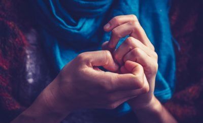 Al estresarse, el cuerpo genera ciertas reacciones químicas, entre las que se destacan la liberación de cortisol y la adrenalina. Al estresarse, el cuerpo genera ciertas reacciones químicas, entre las que se destacan la liberación de cortisol y la adrenalina.