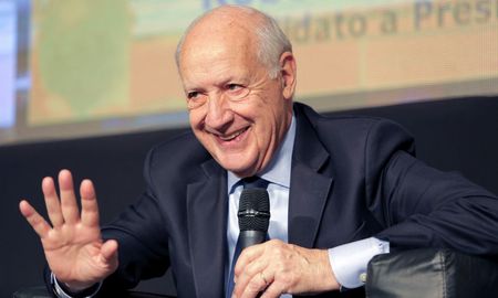 segun lavagna, el gobierno deberia aplicar una quita de deuda de entre el 20 y el 30% segun lavagna, el gobierno deberia aplicar una quita de deuda de entre el 20 y el 30%