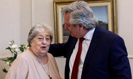 Alberto Fernández despidió con profundo dolor y respeto a Hebe de Bonafini. Alberto Fernández despidió con profundo dolor y respeto a Hebe de Bonafini.