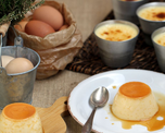 Flan casero de leche condensada, un postre clásico argentino.