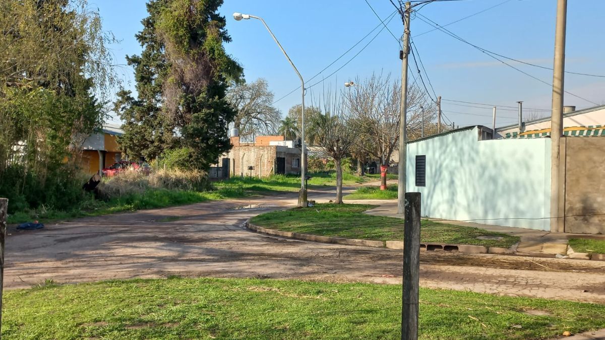 La víctima contó que la ladrona se llevó mercadería, zapatillas y objetos de valor que encontró en el camino. La víctima contó que la ladrona se llevó mercadería, zapatillas y objetos de valor que encontró en el camino.