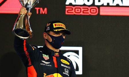 Max Verstappen ganó el último GP de la Fórmula 1 del año, por delante de Valtteri Bottas y Lewis Hamilton. Max Verstappen ganó el último GP de la Fórmula 1 del año, por delante de Valtteri Bottas y Lewis Hamilton.