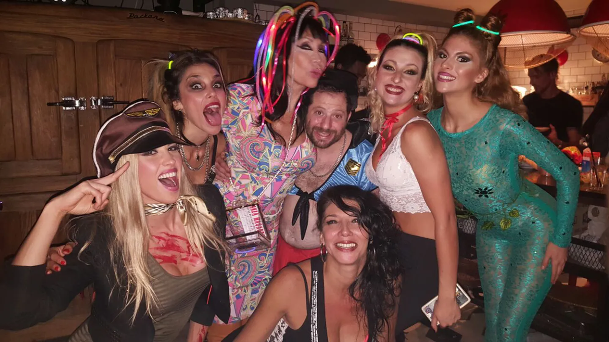 José Ottavis en una fiesta junto a Moria Casán.