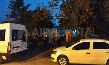 Personal de la agencia de Trata de Personas de encabeza los allanamientos en la vivienda de César Pérez, el principal sospechoso por la desaparición de Marcela Maydana. Personal de la agencia de Trata de Personas de encabeza los allanamientos en la vivienda de César Pérez, el principal sospechoso por la desaparición de Marcela Maydana.
