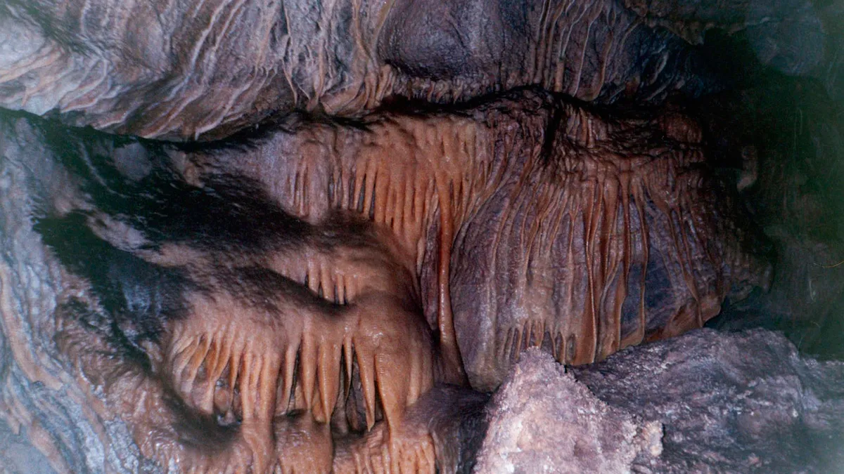 Malargüe, Caverna de las Brujas