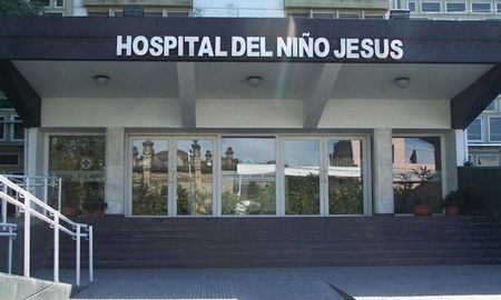 Voceros del hospital confiaron que el niño se encontraba en terapia intensiva con pronóstico reservado. Voceros del hospital confiaron que el niño se encontraba en terapia intensiva con pronóstico reservado.