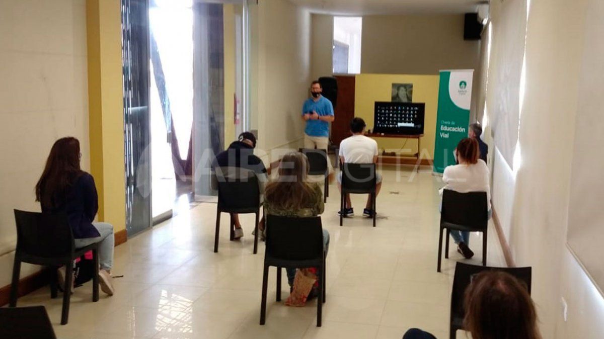 Las charlas de capacitación en la Estación Belgrano solo se pueden brindar a 10 personas como máximo para respetar el distanciamiento social.