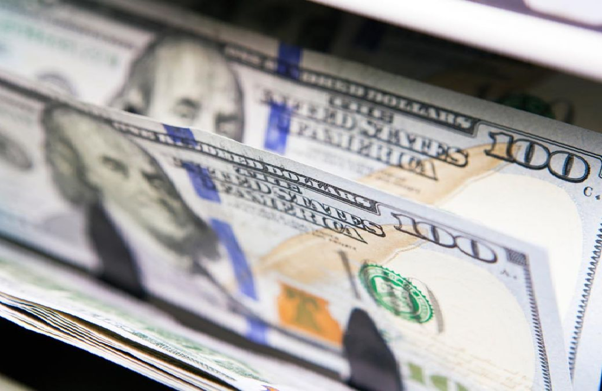 El dólar blue hoy jueves 21 de abril abrió en $196,5 para la compra y $199,5 para la venta